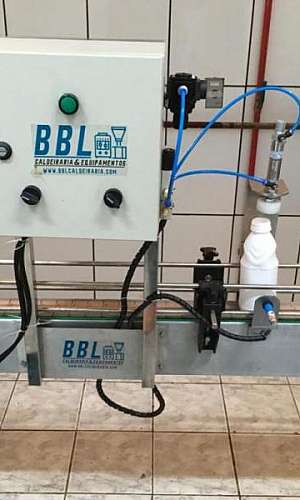 Máquina de Tampar Garrafas Pet Máquina de Tampar Garrafas Pet